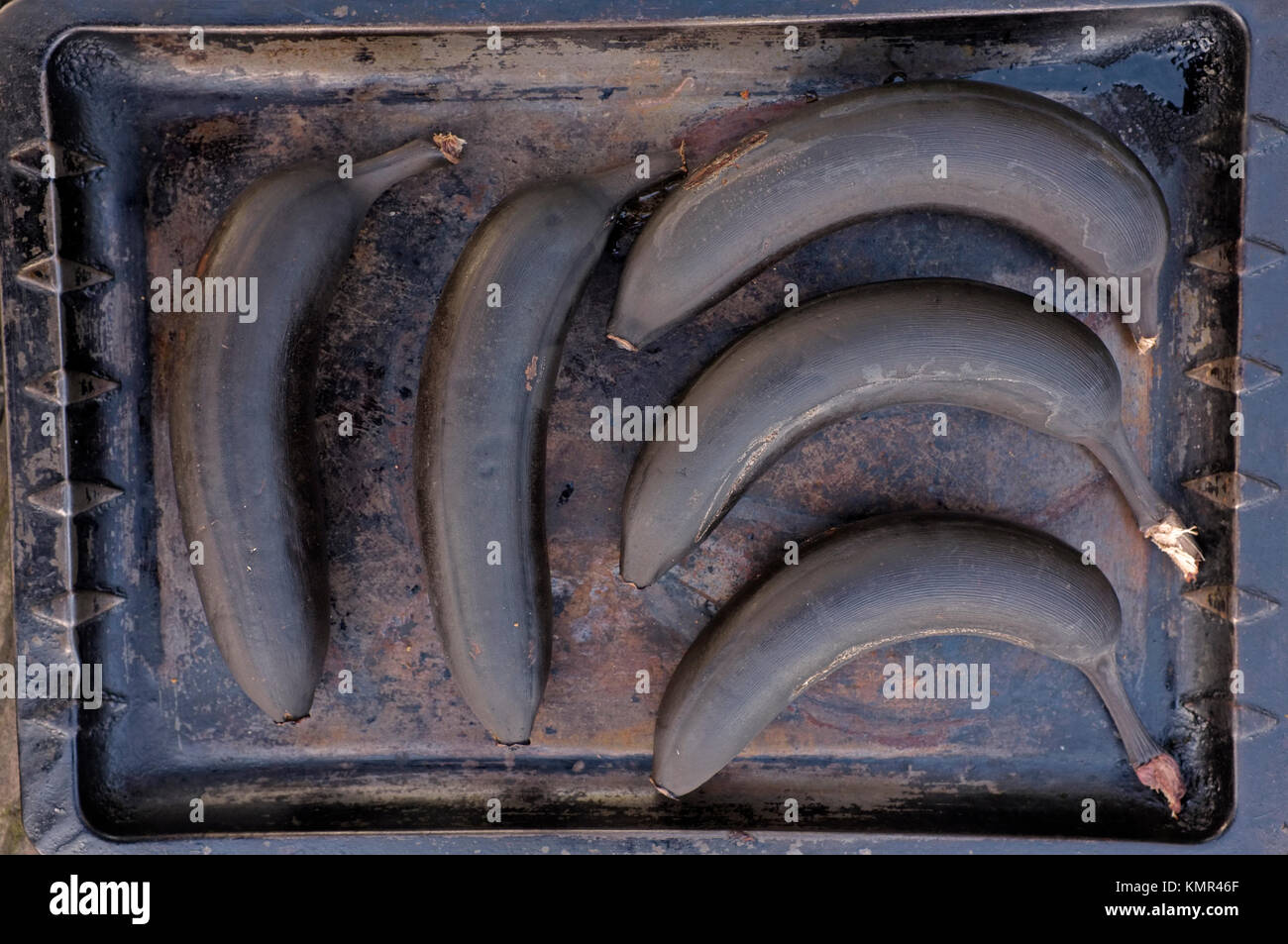 Gekochte Bananen auf einem Tablett Stockfoto