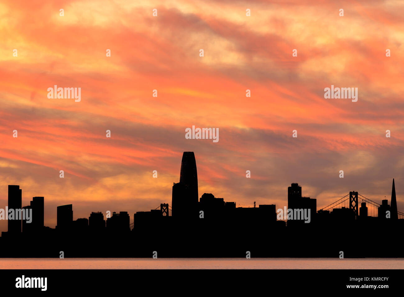 San Franciscos Hafengebiet Sonnenuntergang Silhouette. Stockfoto
