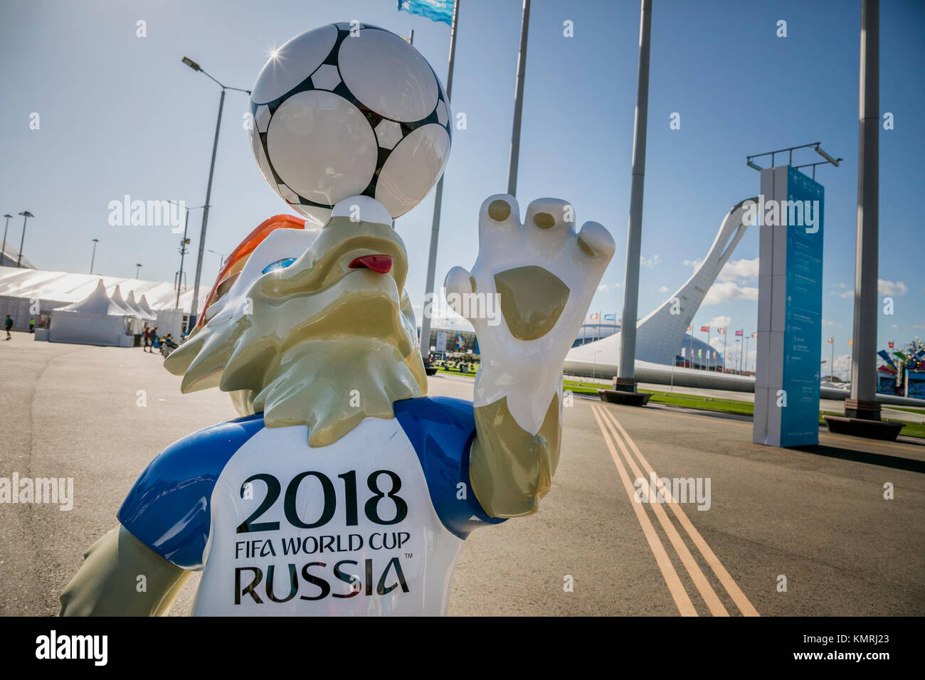 Detailansicht der Maskottchen der WM 2018, 'Zabivaka' ist auf dem Platz der Olympic Park in Sotschi, Krasnodar, Russland installiert Stockfoto