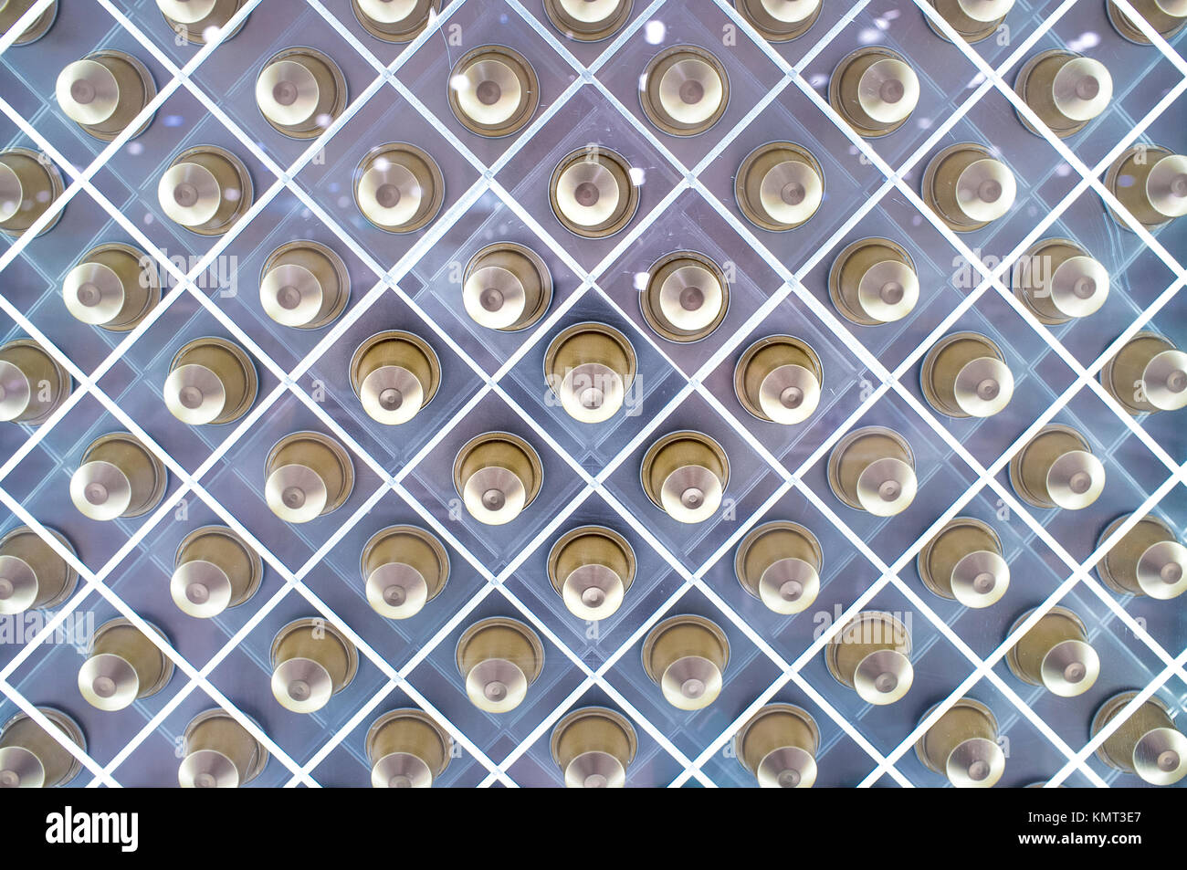 Single-serve/Container oder Kaffeekapseln. Net-förmigen Verkaufsstand Stockfoto