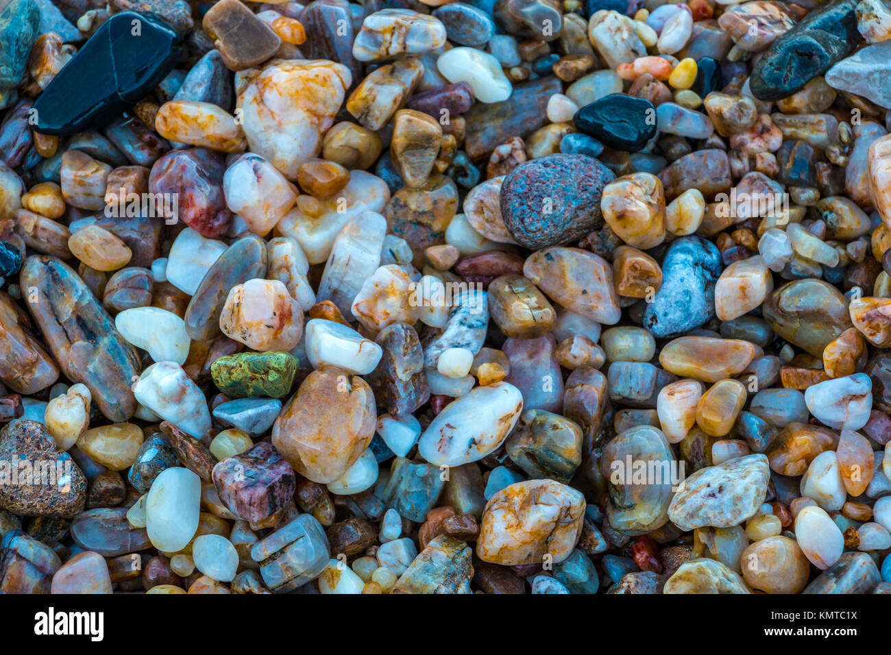 Der Strand der Türkei aus kleinen Steinen Stockfoto