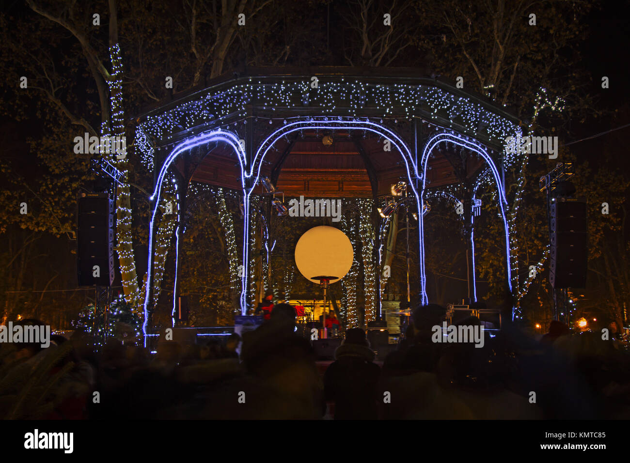 Zrinjevac Park von Weihnachtsbeleuchtung Advent in Zagreb im Zuge dekoriert Stockfoto