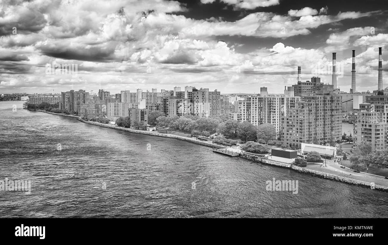 Schwarze und weiße Luftbild der Roosevelt Island, New York City, USA. Stockfoto