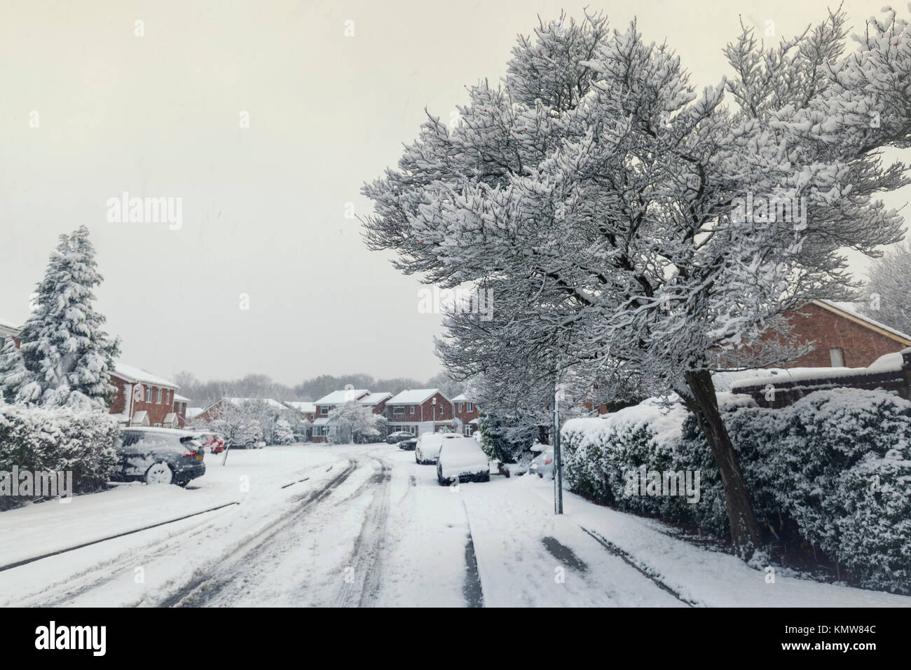 Residantel Immobilien im Schnee in Großbritannien Stockfoto