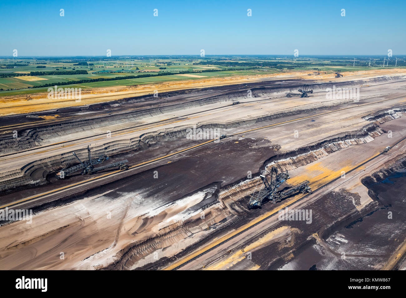 verlassene-dorf-borschemich-braunkohletagebau-garzweiler-rwe-power-rheinischen-braunkohlerevier-borschemich-juchen-niederrhein-braunkohle-li-kmw867.jpg