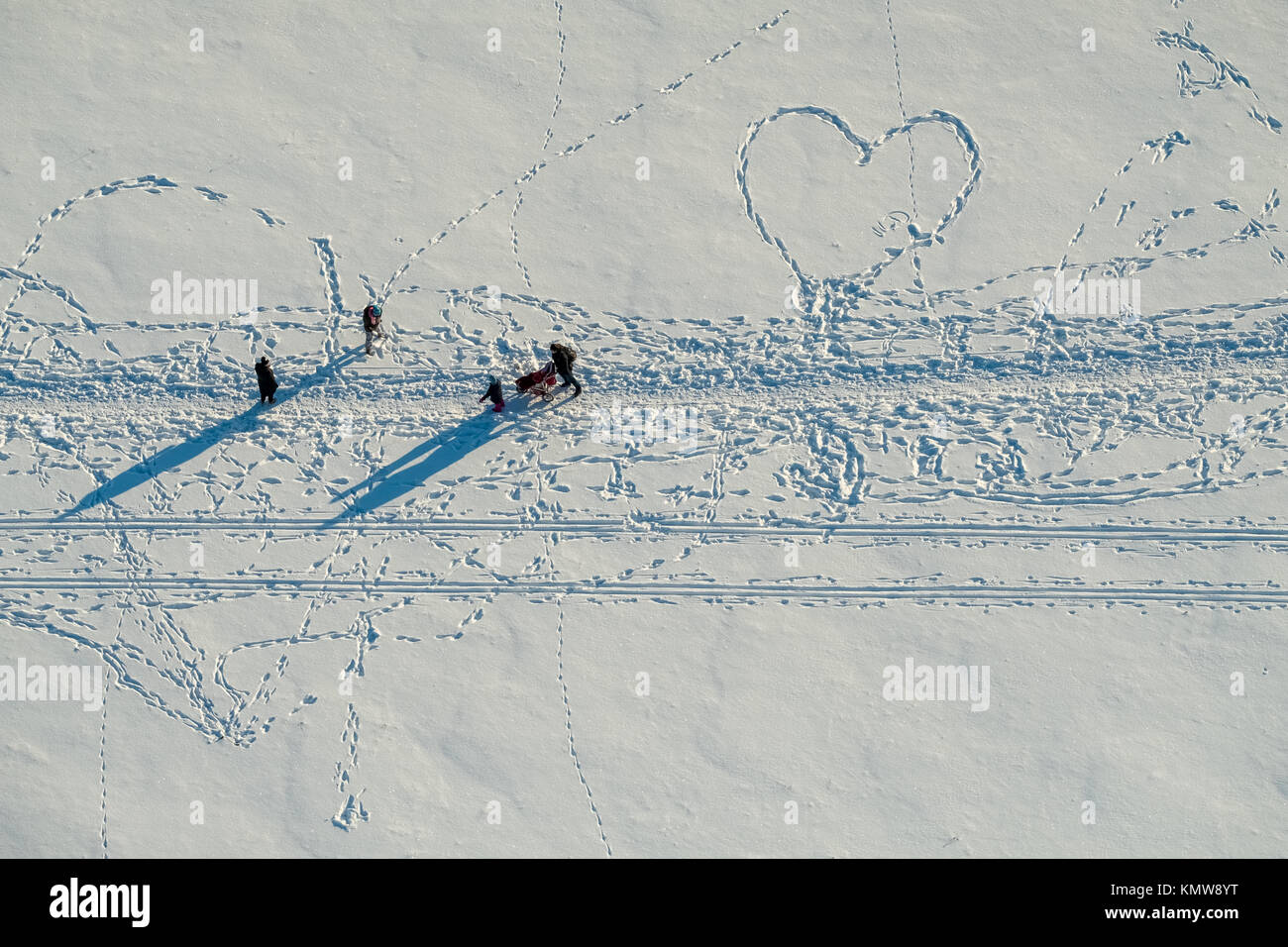 Spuren im Schnee Auf dem Plateau, Herz, heart-shaped, Mountain Park Wilhelmshöhe, Kassel, Hessen, Deutschland, Kassel, Bergpark Wilhelmshöhe, Hessen, Ger Stockfoto