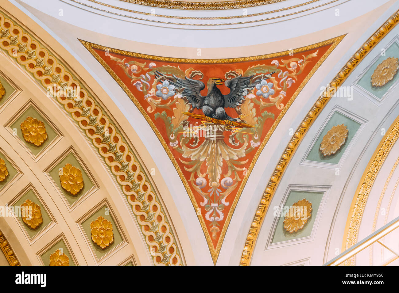 Helsinki, Finnland. Kunst Malerei der Obergrenze der Kuppelsaal in der Nationalbibliothek Finnlands. Bild von Eagle Bird. Stockfoto