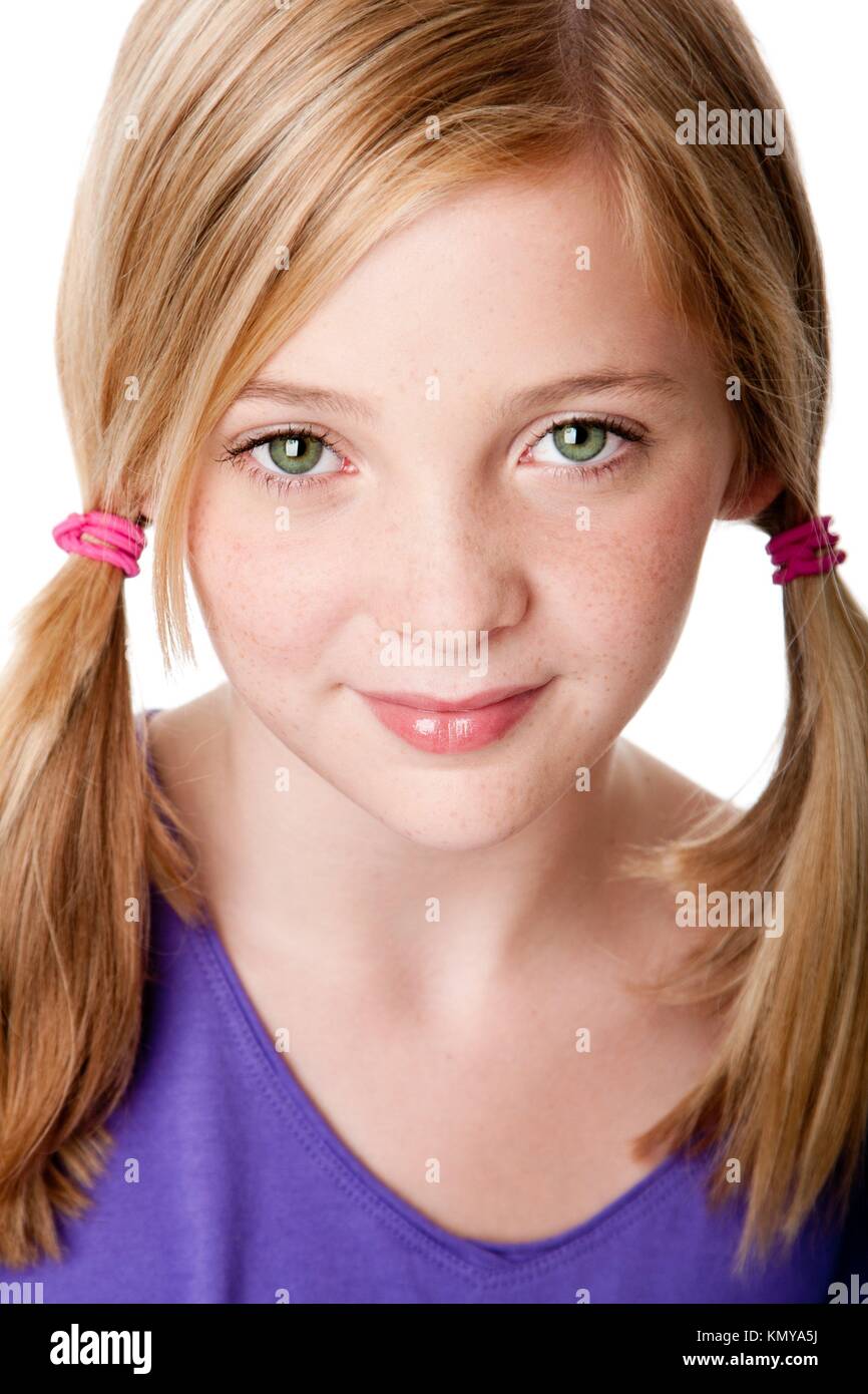 Beautiful Aufrichtige Gesicht Der Glückliche Teenager Mädchen Mit Zöpfen Blonde Haare Grüne