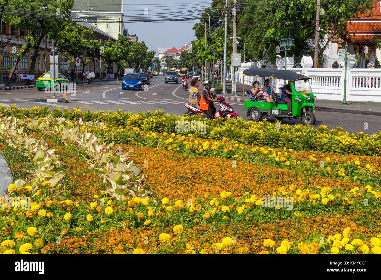 Bangkok, Thailand. Verkehr auf Tri Phet Straße. Stockfoto