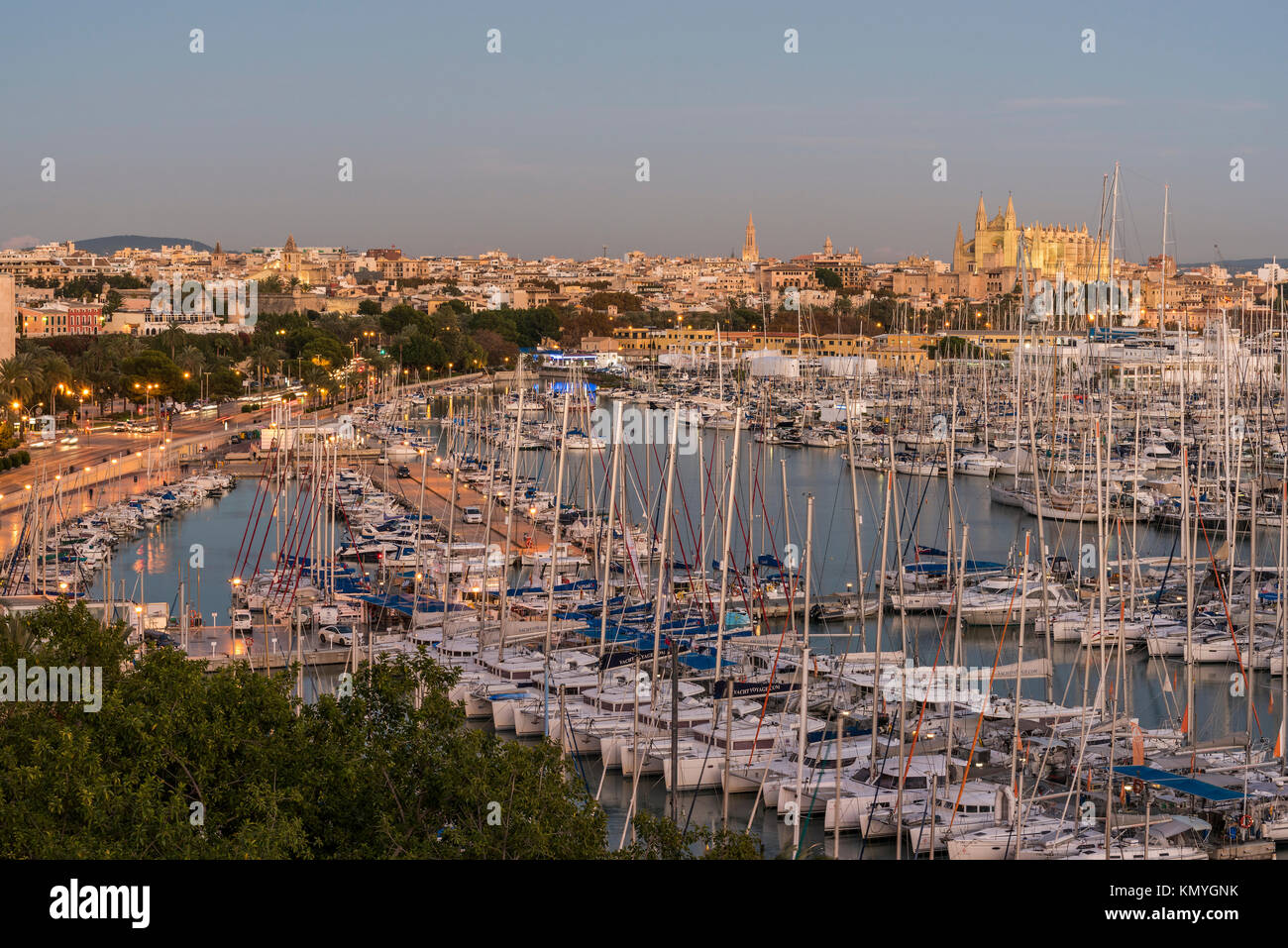 Skyline der Stadt bei Sonnenuntergang, Palma, Mallorca, Balearen, Spanien Stockfoto