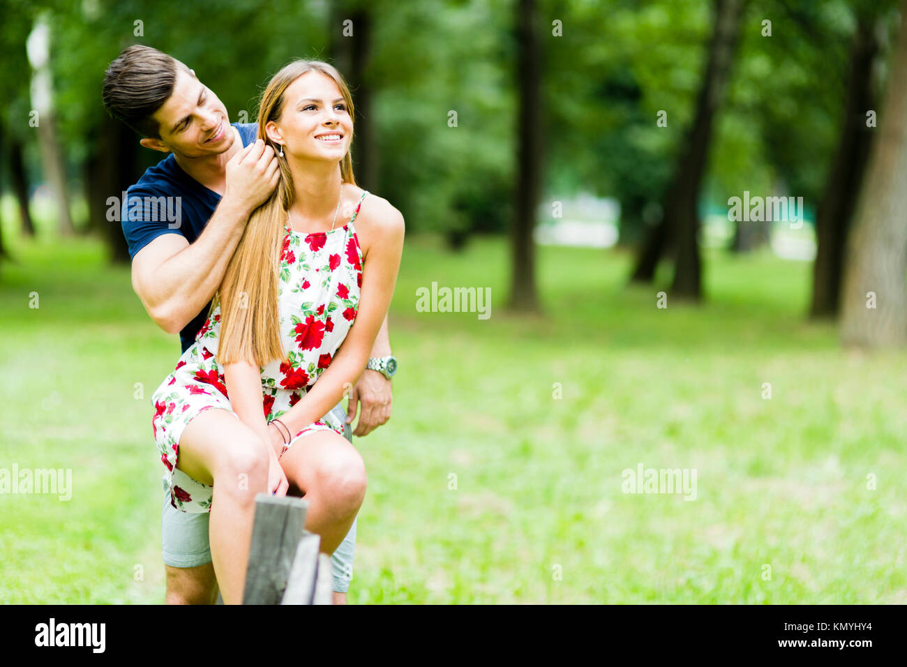 Glückliches Paar Lieben im Freien Stockfoto