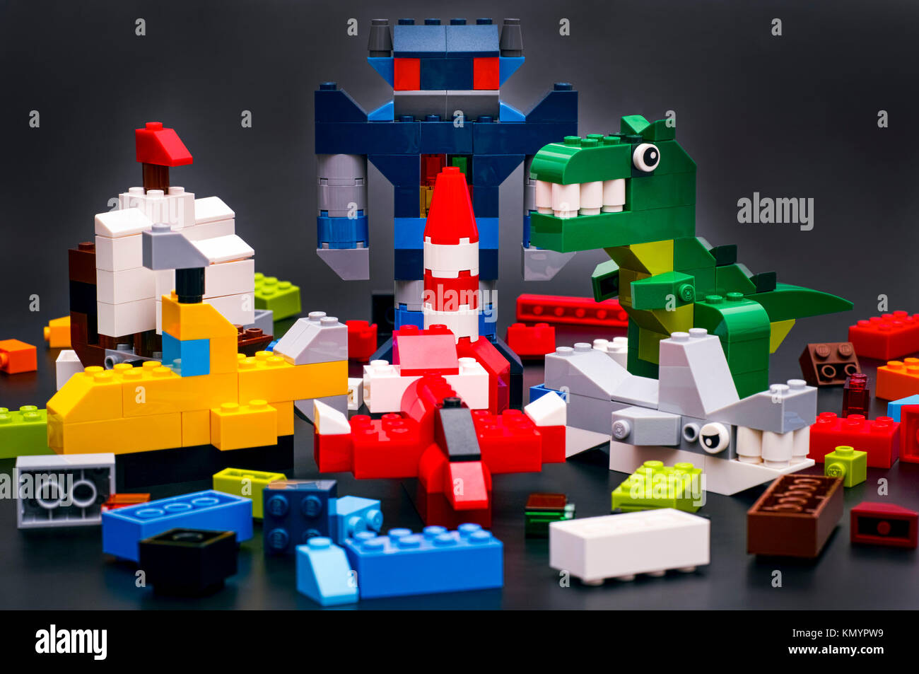 Tambow, Russische Föderation - März 27, 2015 LEGO Modelle mit Backsteinen auf schwarzem Hintergrund. Studio gedreht. Stockfoto