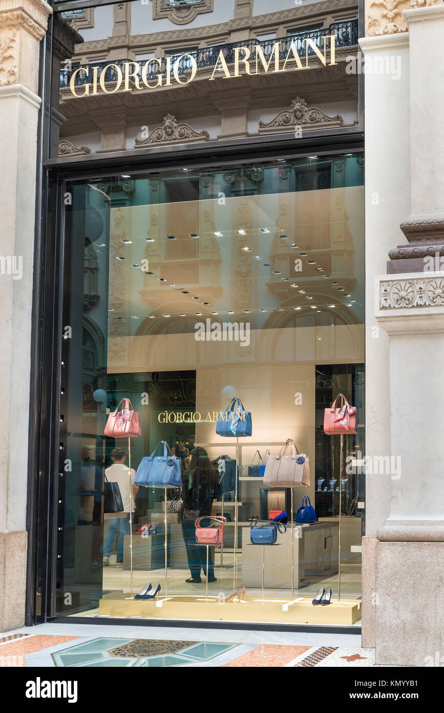 Mailand, Italien - 10 August 2017: Giorgio Armani shop Fenster in der Galleria Vittorio Emanuele II, Piazza Duomo (Domplatz) im Zentrum von Mailand. Stockfoto