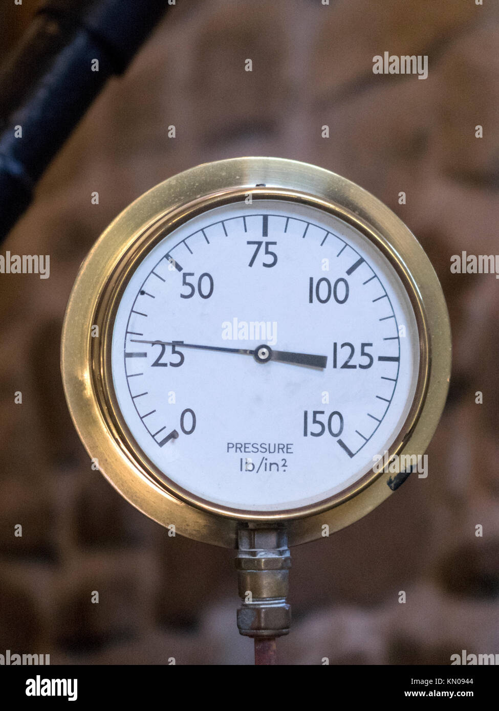 Messing industriellen Dampf Manometer im Kaiserlichen Messungen Stockfoto