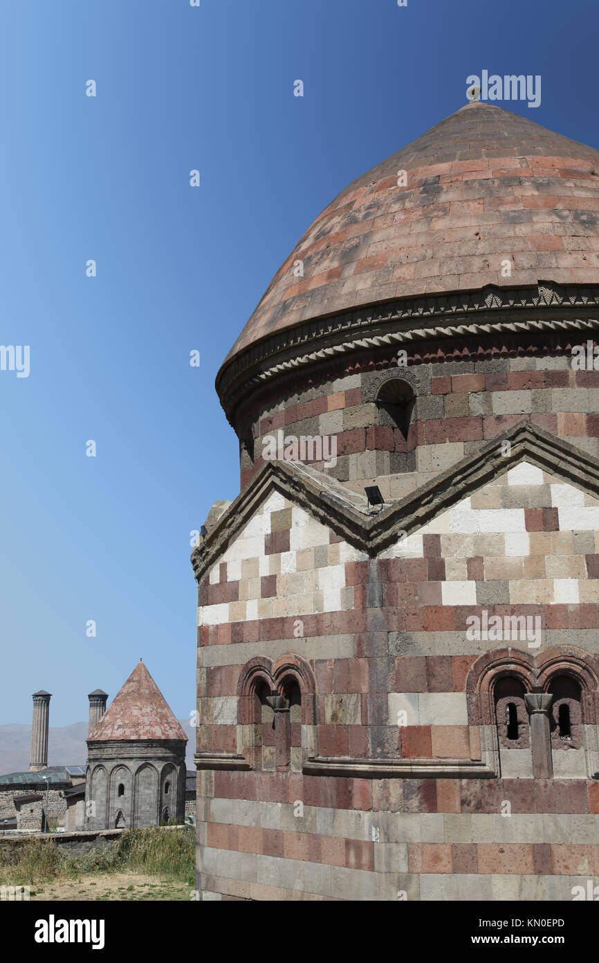 Die osmanische Architektur, üç kümbetler, Hintergrund çifte Minare, Stadt, ostanatolien Erzurum, Türkei Stockfoto