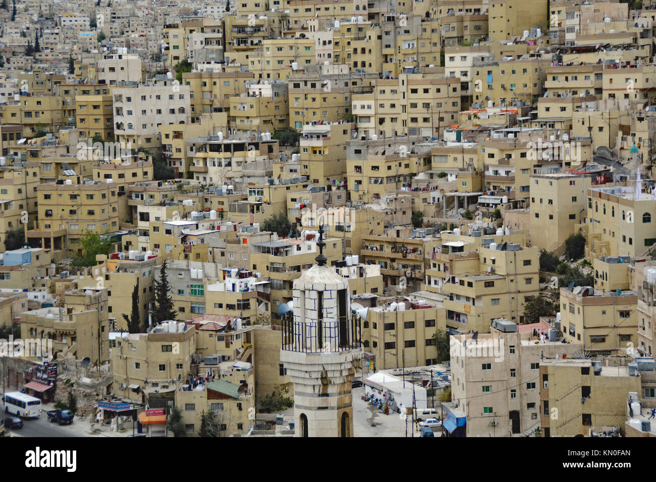 Amman, Jordanien Nachbarschaft Gehäuse von oben auf die Zitadelle von Amman. Hohe Dichte und Lego-block Gehäuse sorgen für einzigartige Foto der ältere Teil von Amman. Stockfoto