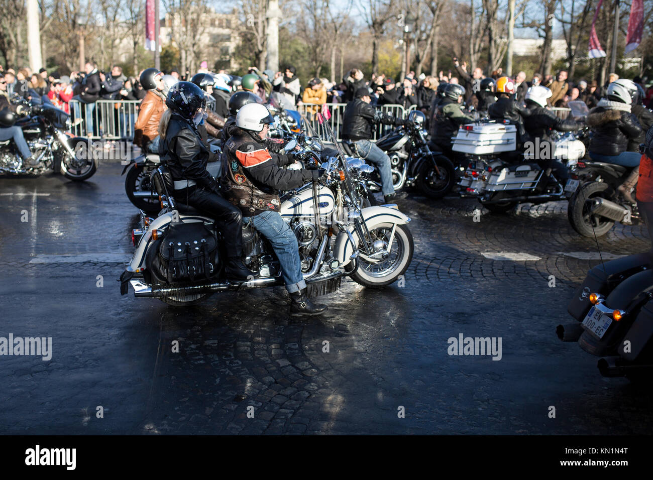 Beliebt zum Gedenken an den Tod des französischen Sänger Johnny Hallyday in Paris: Biker in Paris Stockfoto