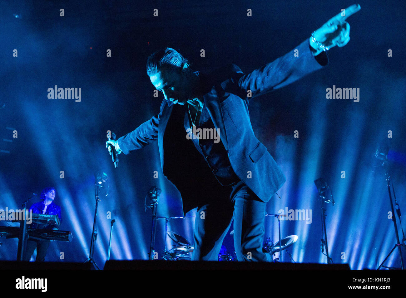 Turin Italien. 09. Dezember 2017. Die englische Band DEPECHE MODE führt live auf der Bühne des PalaAlpitour während der 'Global Spirit Tour 2017 "Credit: Rodolfo Sassano/Alamy leben Nachrichten Stockfoto