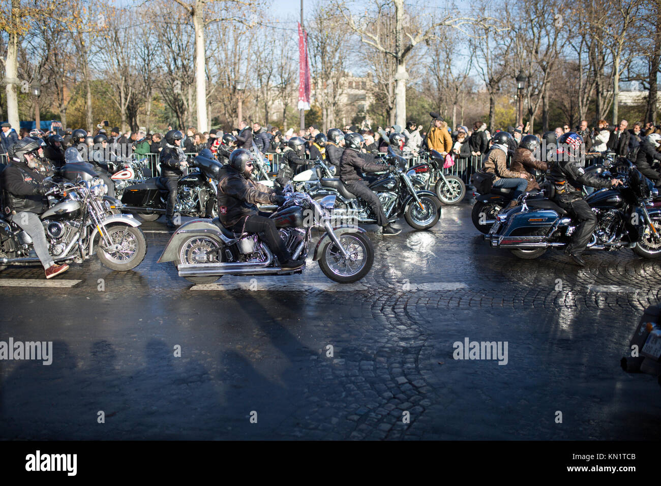 Beliebt zum Gedenken an den Tod des französischen Sänger Johnny Hallyday in Paris: Biker in Paris Stockfoto