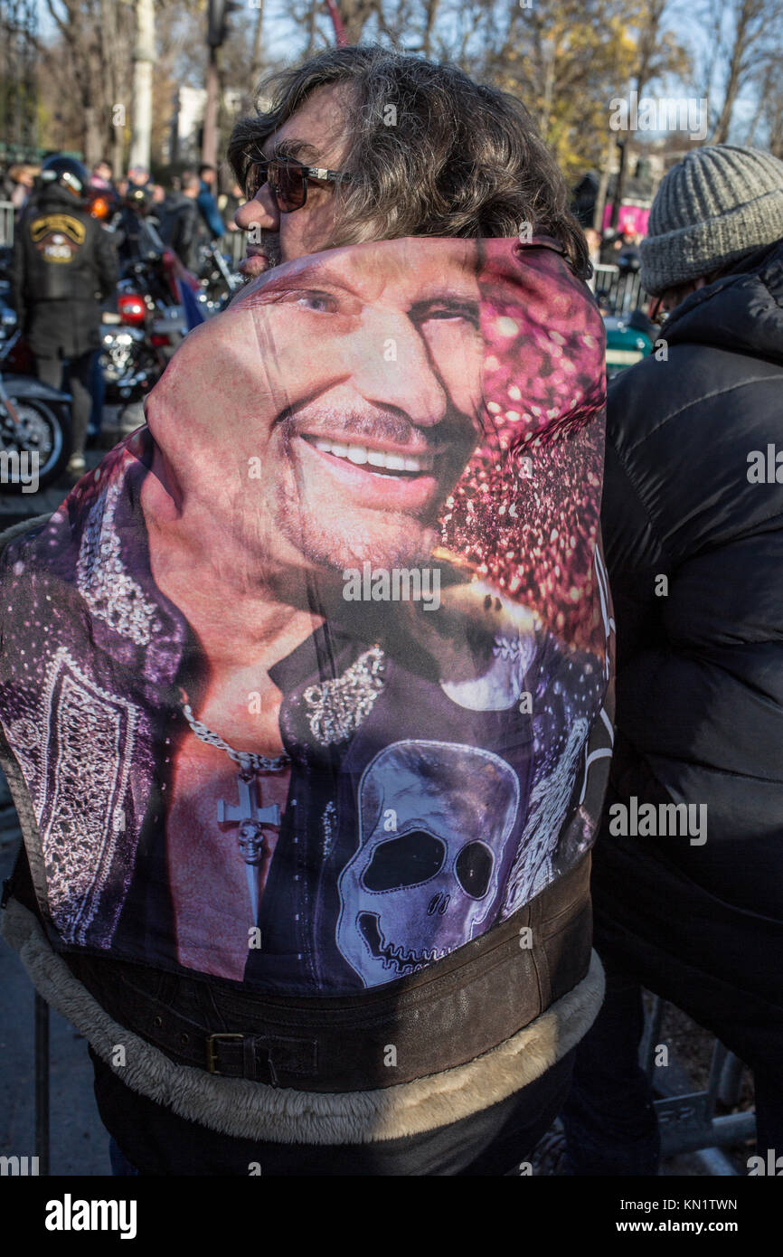 Beliebt zum Gedenken an den Tod des französischen Sänger Johnny Hallyday in Paris: Johnny Hallyday Lüfter mit einem beflockt Tissu Stockfoto