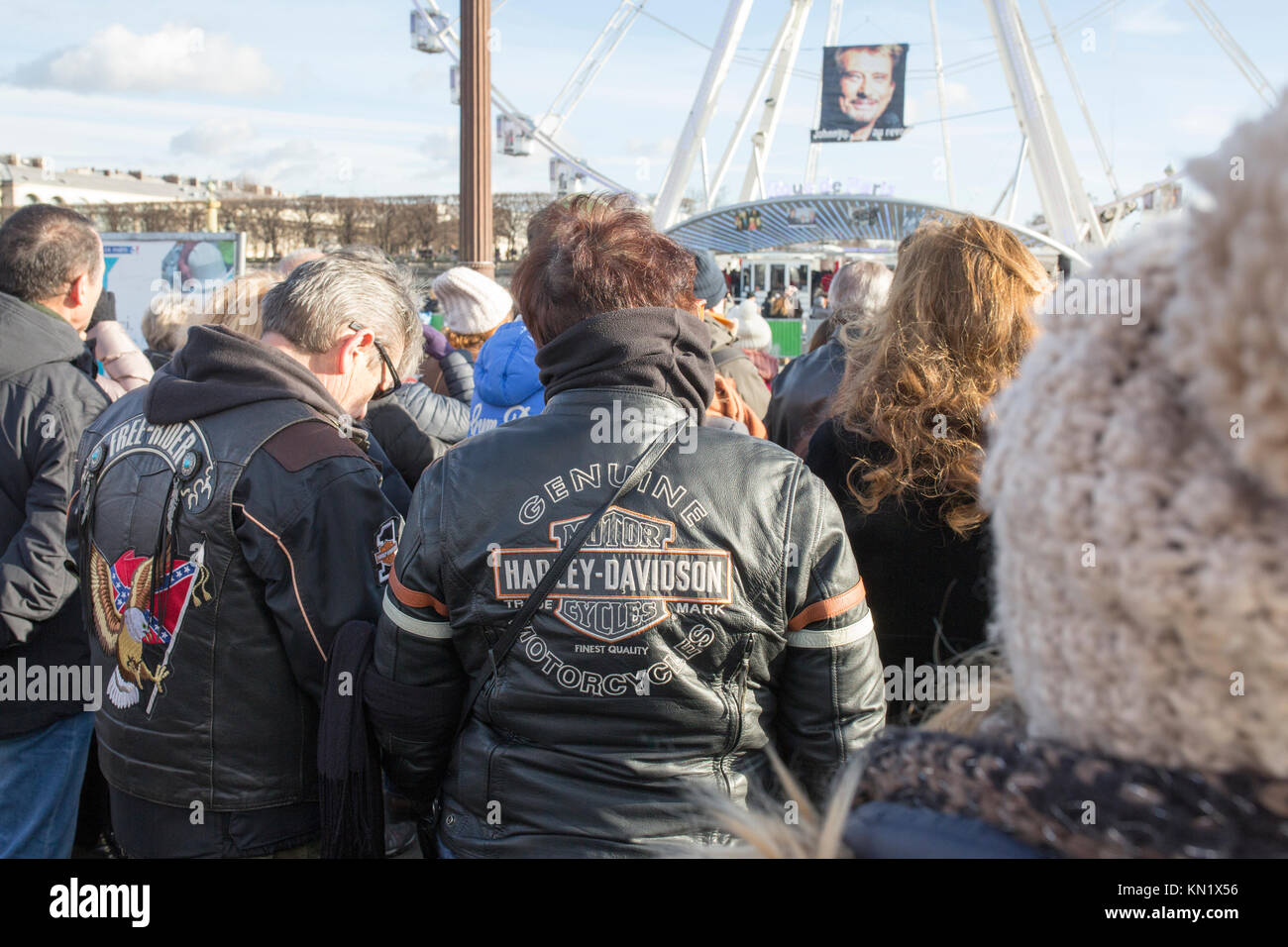 Beliebt zum Gedenken an den Tod des französischen Sänger Johnny Hallyday in Paris: ein Biker paar Trauer Stockfoto