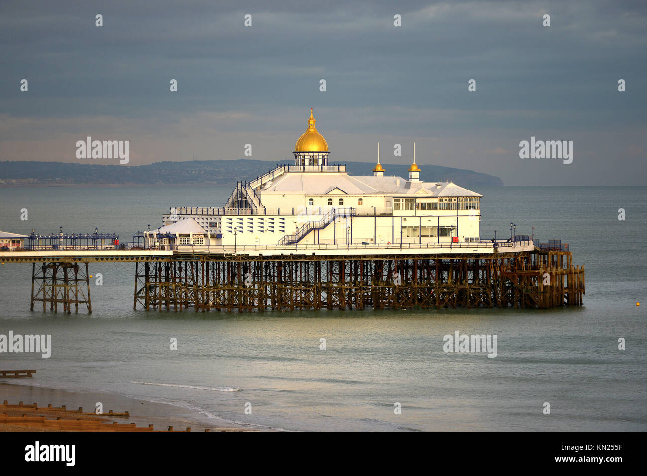 Eastbourne Pier bei Sonnenuntergang Stockfoto