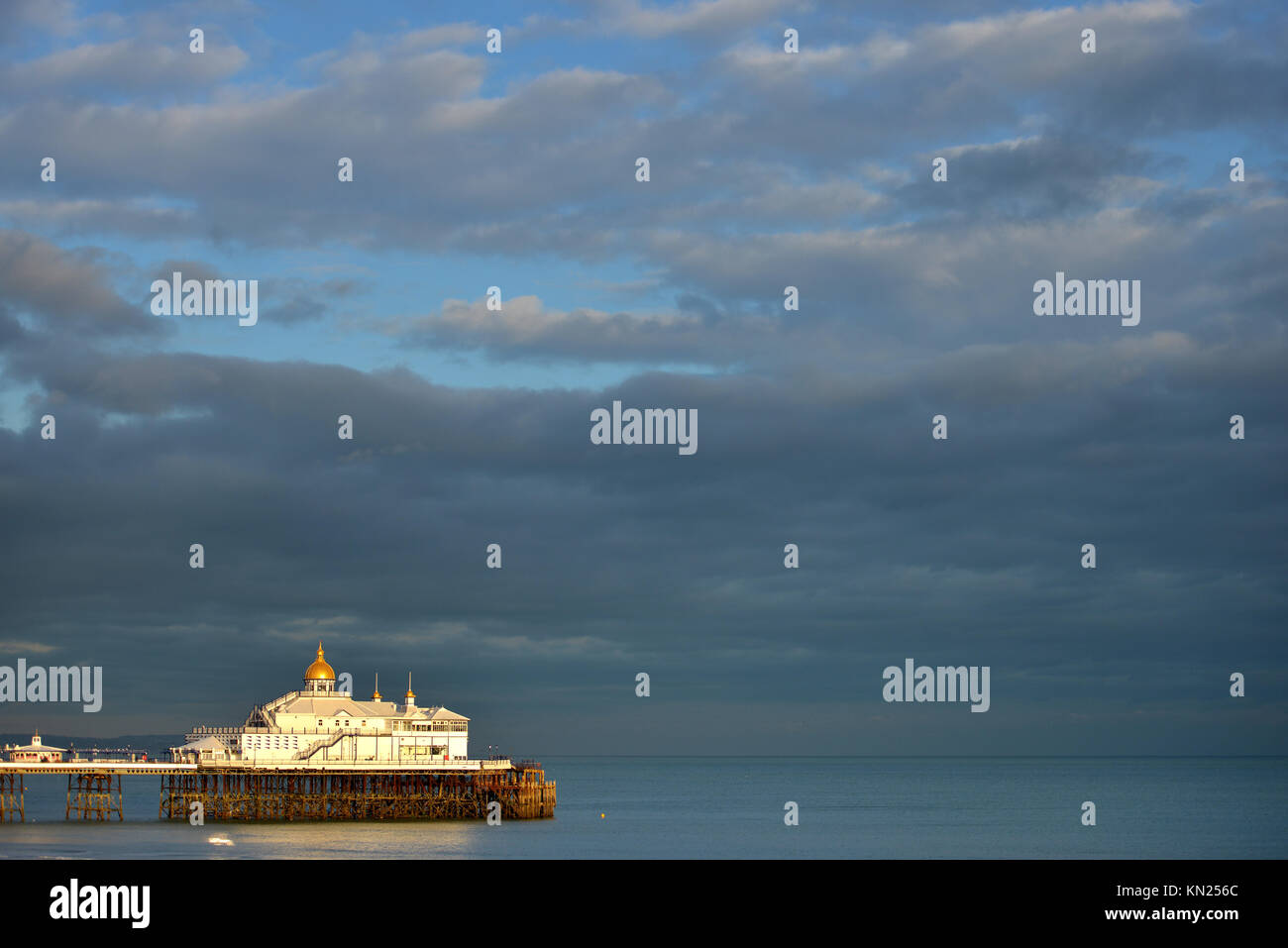 Eastbourne Pier bei Sonnenuntergang Stockfoto