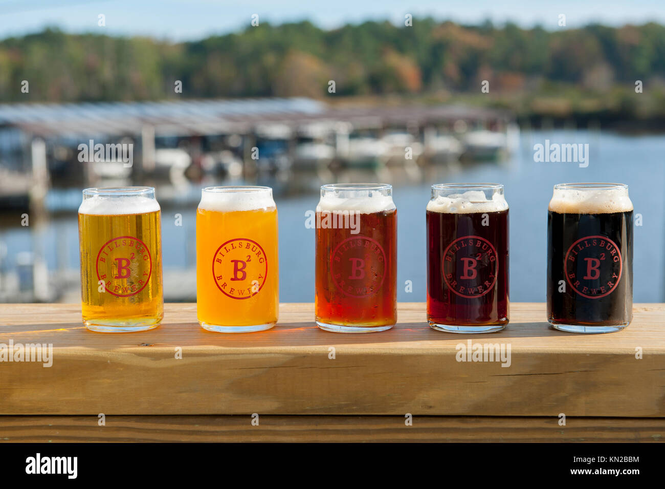 USA Virginia VA Jamestown Billsburg Brauerei einen Flug der Biere für die Verkostung an der Jamestown Yachthafen Micro Brew Stockfoto