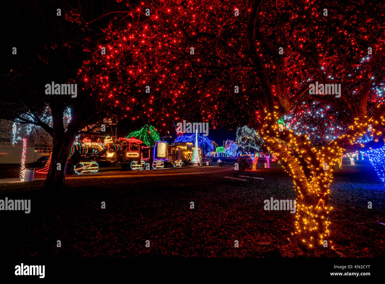 Wintergeist Weihnachtsbeleuchtung Anzeige in Lewiston, Idaho seiner Lokomotive Park. Stockfoto