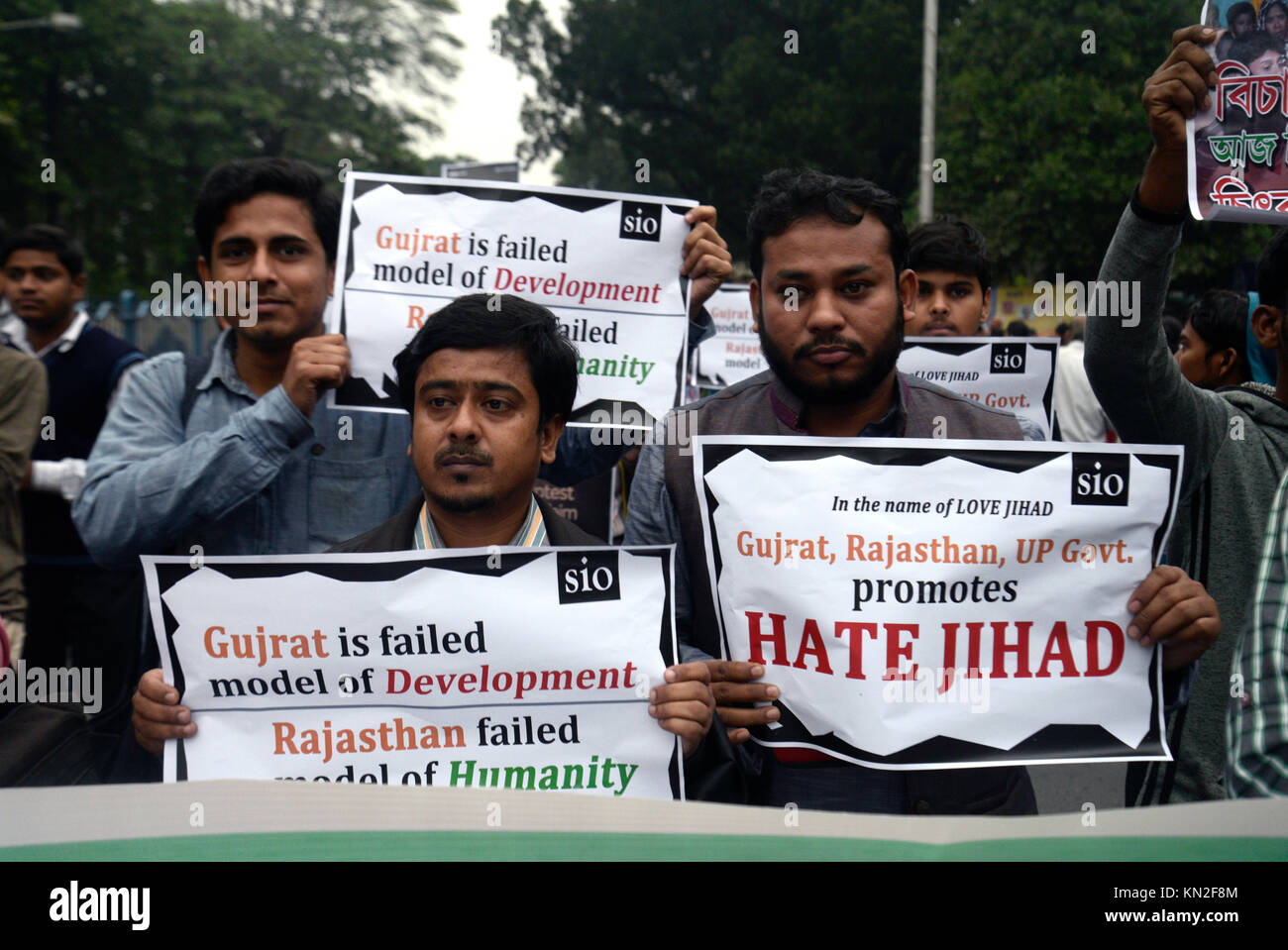 Kolkata, Indien. 09 Dez, 2017. Student islamische Organisation (SIO) Mitglieder nehmen an einer Protestkundgebung vor der Akademie der Bildenden Künste gegen das Töten von Afrajul Khan an Rajsamand in Rajasthan zu protestieren. Afrajul Khan wurde getötet und lebendig verbrannt und ein Video des Angriffs war in den sozialen Medien verbreitet. Credit: Saikat Paul/Pacific Press/Alamy leben Nachrichten Stockfoto