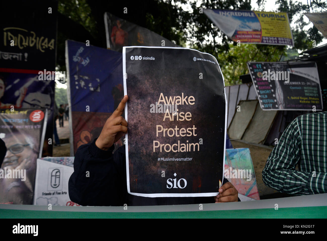 Kolkata, Indien. 09 Dez, 2017. Student islamische Organisation (SIO) Mitglieder nehmen an einer Protestkundgebung vor der Akademie der Bildenden Künste gegen das Töten von Afrajul Khan an Rajsamand in Rajasthan zu protestieren. Afrajul Khan wurde getötet und lebendig verbrannt und ein Video des Angriffs war in den sozialen Medien verbreitet. Credit: Saikat Paul/Pacific Press/Alamy leben Nachrichten Stockfoto