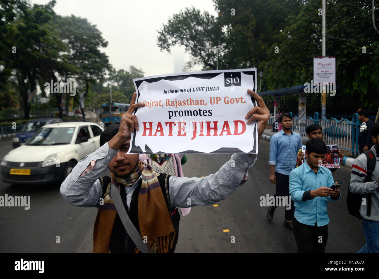 Kolkata, Indien. 09 Dez, 2017. Student islamische Organisation (SIO) Mitglieder nehmen an einer Protestkundgebung vor der Akademie der Bildenden Künste gegen das Töten von Afrajul Khan an Rajsamand in Rajasthan zu protestieren. Afrajul Khan wurde getötet und lebendig verbrannt und ein Video des Angriffs war in den sozialen Medien verbreitet. Credit: Saikat Paul/Pacific Press/Alamy leben Nachrichten Stockfoto