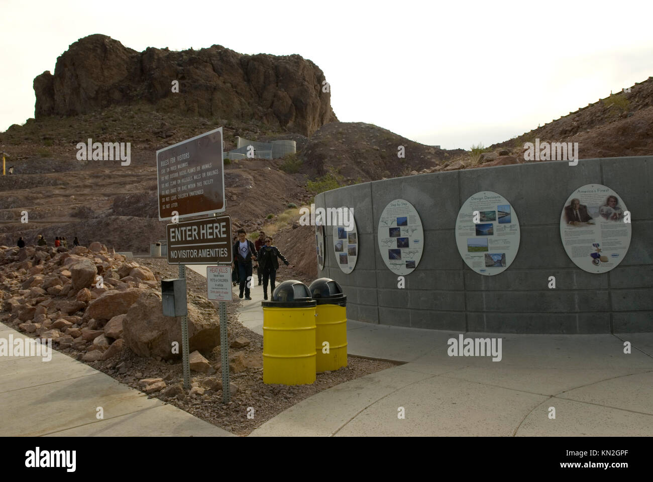 Touristen in Pat Tillman - Mike O Callaghan Memorial Bridge, Nevada, USA. Stockfoto