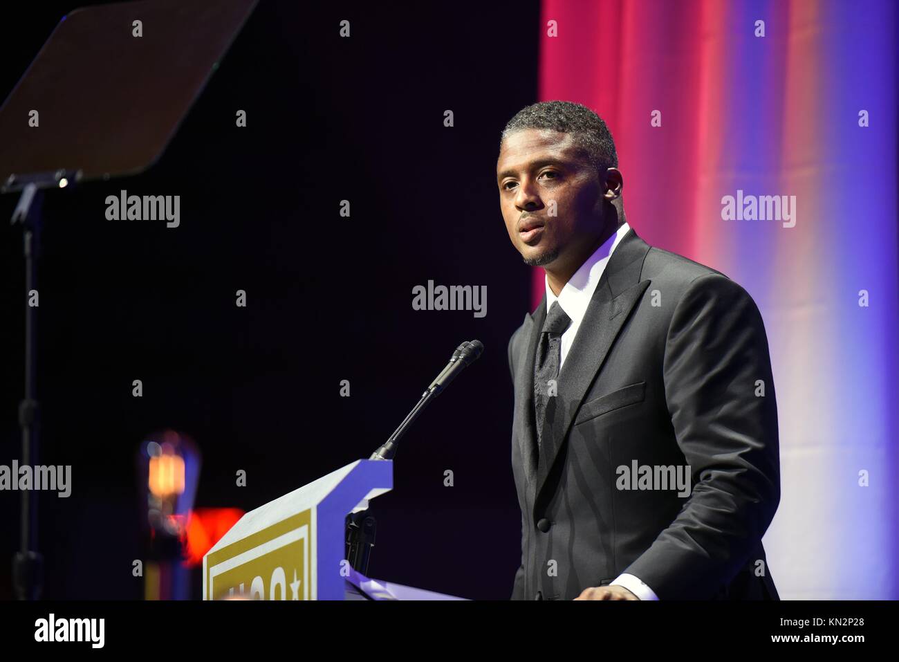 Ehemalige nfl zurück laufen Warrick dunn spricht während der USO Gala an der Töchter der amerikanischen Revolution (DAR) Verfassung Halle Oktober 20, 2016 in Washington, DC. (Foto von Jim greenhill über planetpix) Stockfoto