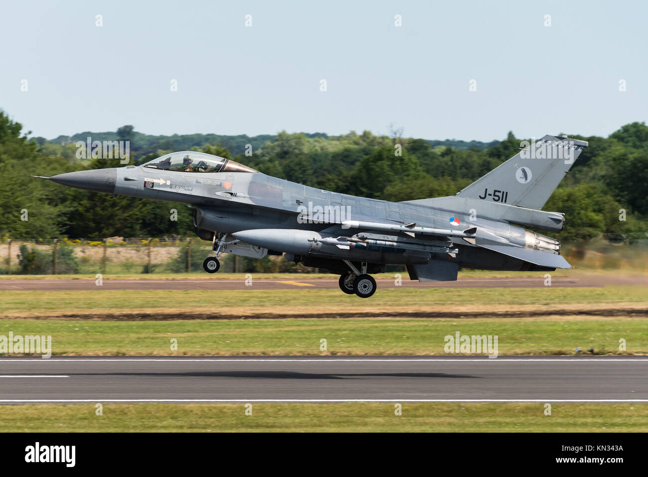 Eine F-16 Kampfjets der Royal Netherlands Air Gesicht nehmen Sie an der RAF Fairford Airbase. Stockfoto