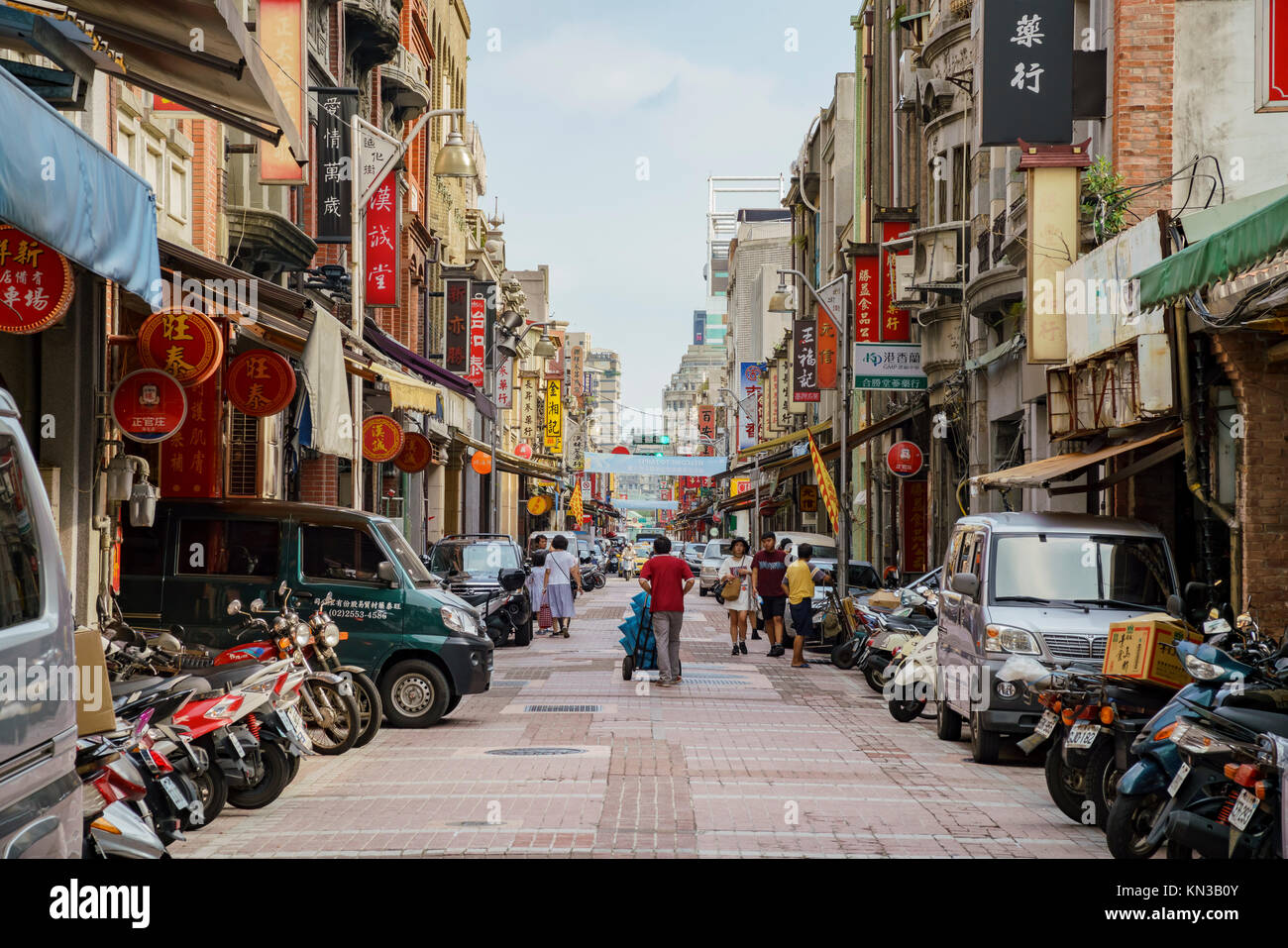 Taipei, 15.August: Viele getrocknete Ware in Dihua Straße stroe am 15.August 2017 in Taipei, Taiwan Stockfoto