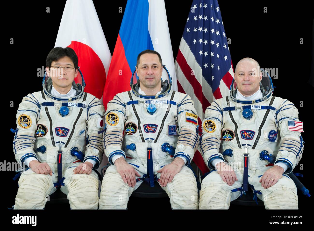 Offizielles Porträt der NASA International Space Station Expedition 54-55 Prime Crew Members (L-R) des japanischen Astronauten Norishige Kanai von der japanischen Raumfahrtbehörde JAXA, des russischen Kosmonauten Anton Shkaplerov von Roscosmos und des amerikanischen Astronauten Scott Tingle im Johnson Space Center am 7. April 2017 in Houston, Texas. (Foto: NASA, Foto über Planetpix) Stockfoto
