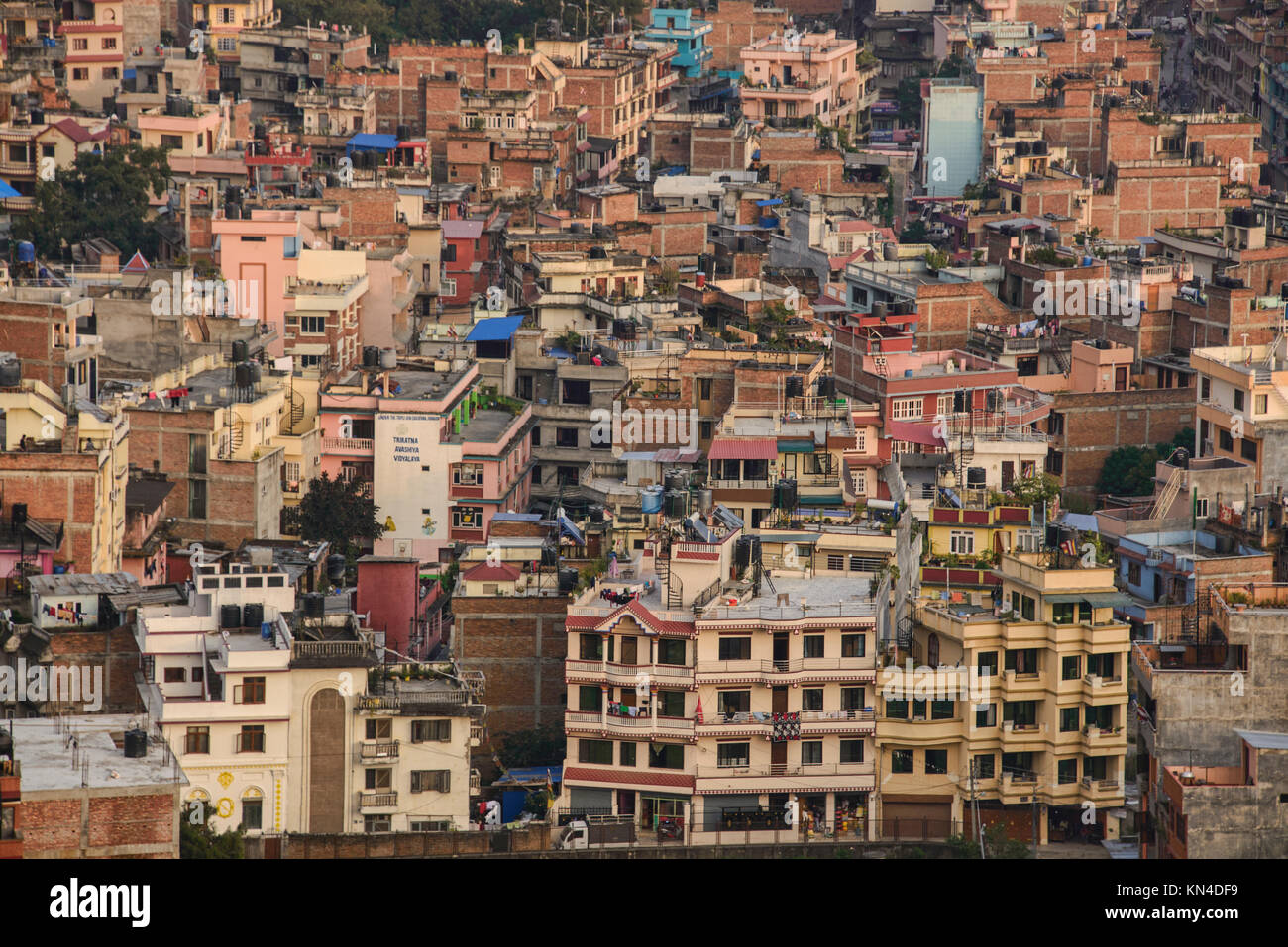 Ansicht des Kathmandu Wildwuchs von Swayambhunath Tempel, Kathmandu, Nepal Stockfoto