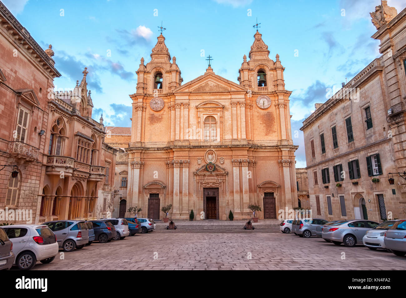 Schöne europäische Landschaft mit der katholischen St. Peter & Paul Kathedrale, Mdina, Malta Stockfoto