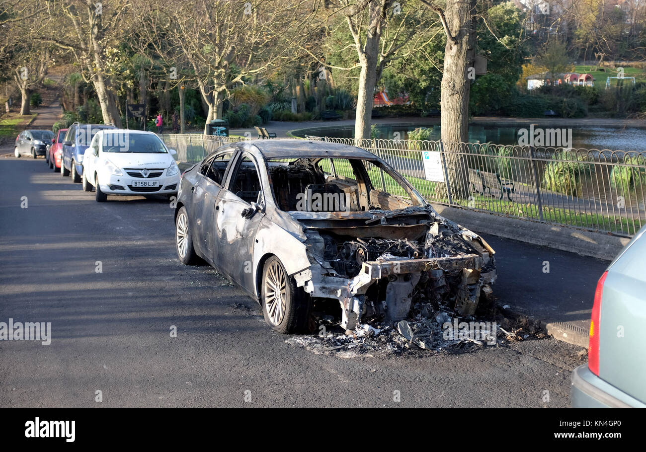 Aus dem Auto in Parkin Bucht um Queens Park Brighton UK verbrannt Stockfoto