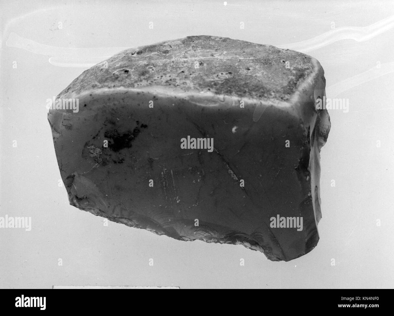 Fragment eines Kunstwerkes, das Material, Stil und Teilform zeigt und historische Handwerkskunst und kulturelle Bedeutung repräsentiert. Stockfoto