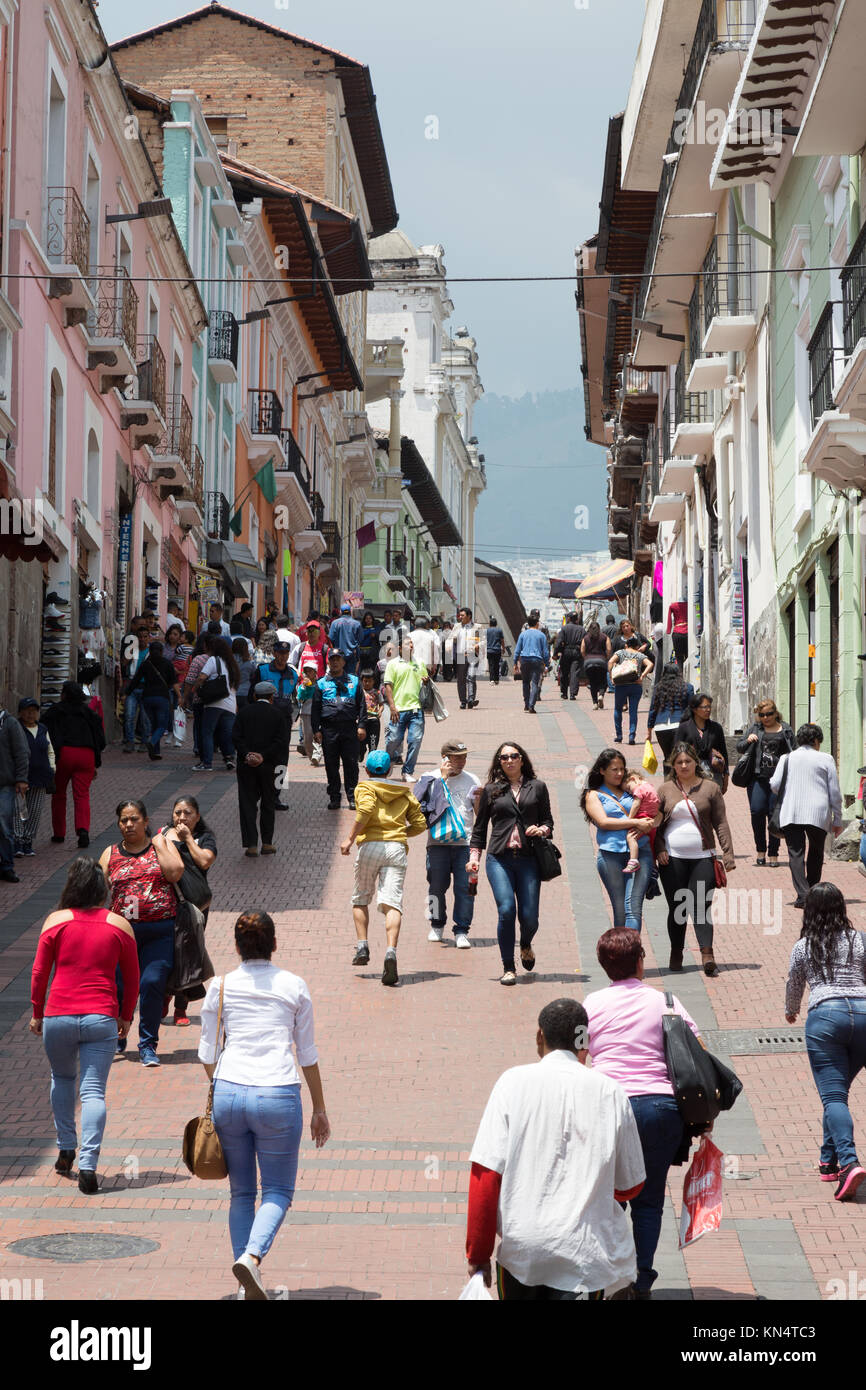 Ecuadorianische Volk in den Straßen der Hauptstadt Quito, Ecuador, Südamerika Stockfoto Ecuadorianische Volk in den Straßen der Hauptstadt Quito, Ecuador, Südamerika Stockfoto