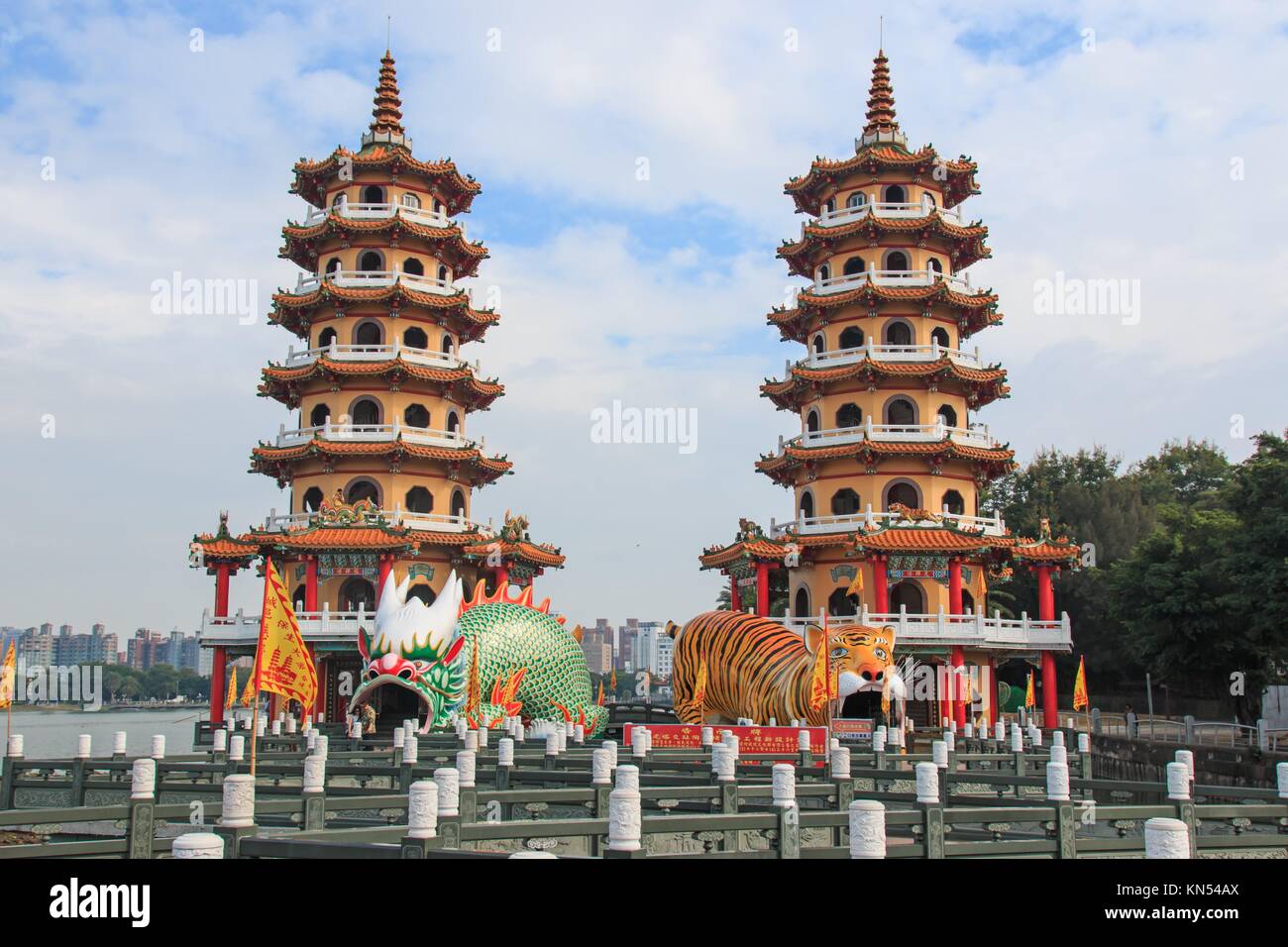 Drachen lotus tempel Fotos und Bildmaterial in hoher Auflösung Alamy