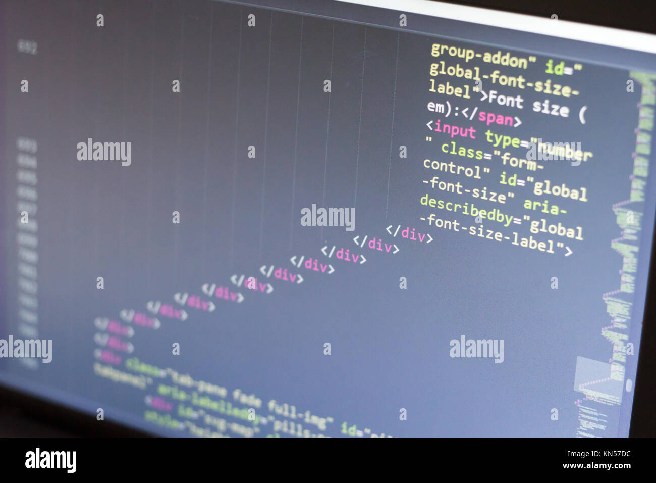 HTML Code. Computer Quellcode. Abstrakte Bild der Web Developer. Die digitale Technologie moderne Hintergrund. Flache Tiefenschärfe Stockfoto