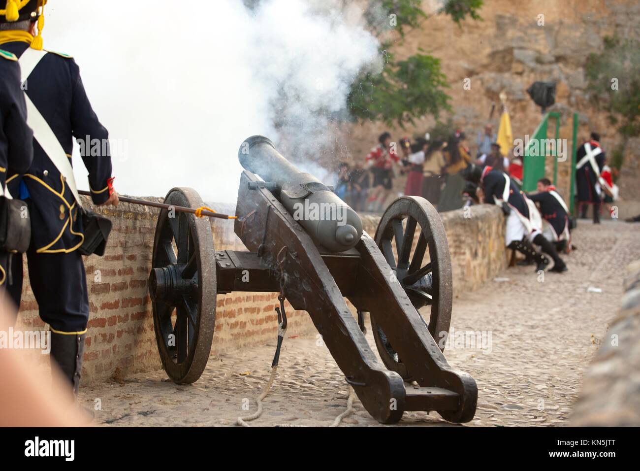 Napoleonische Artillerie schießt auf La Albuera Kampf Reenactment. Stockfoto
