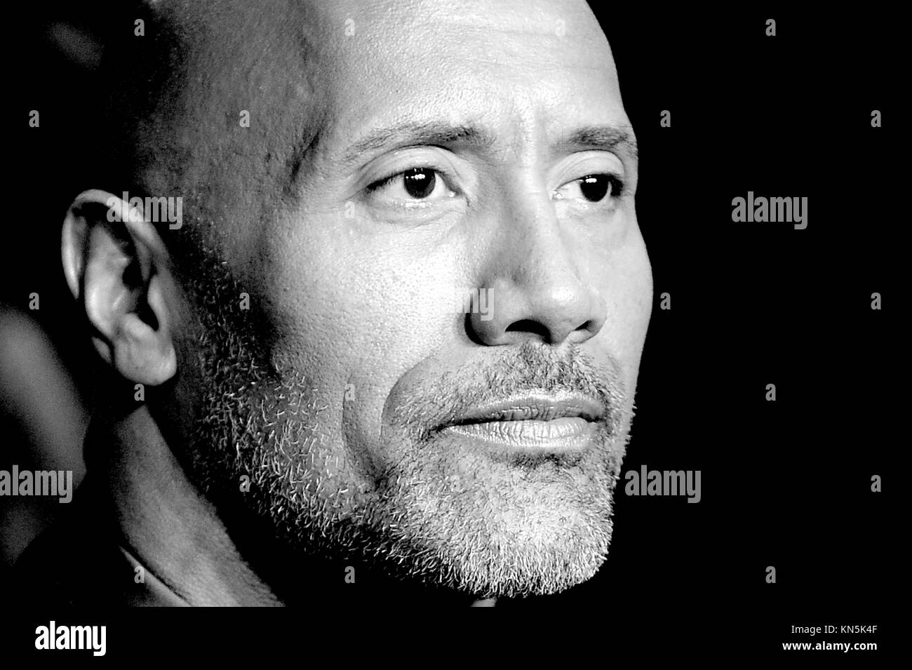 Dwayne Johnson nimmt an der UK Premiere von Jumanji: Willkommen im Dschungel bei Vue West End in London. 7. Dezember 2017 © Paul Treadway Stockfoto