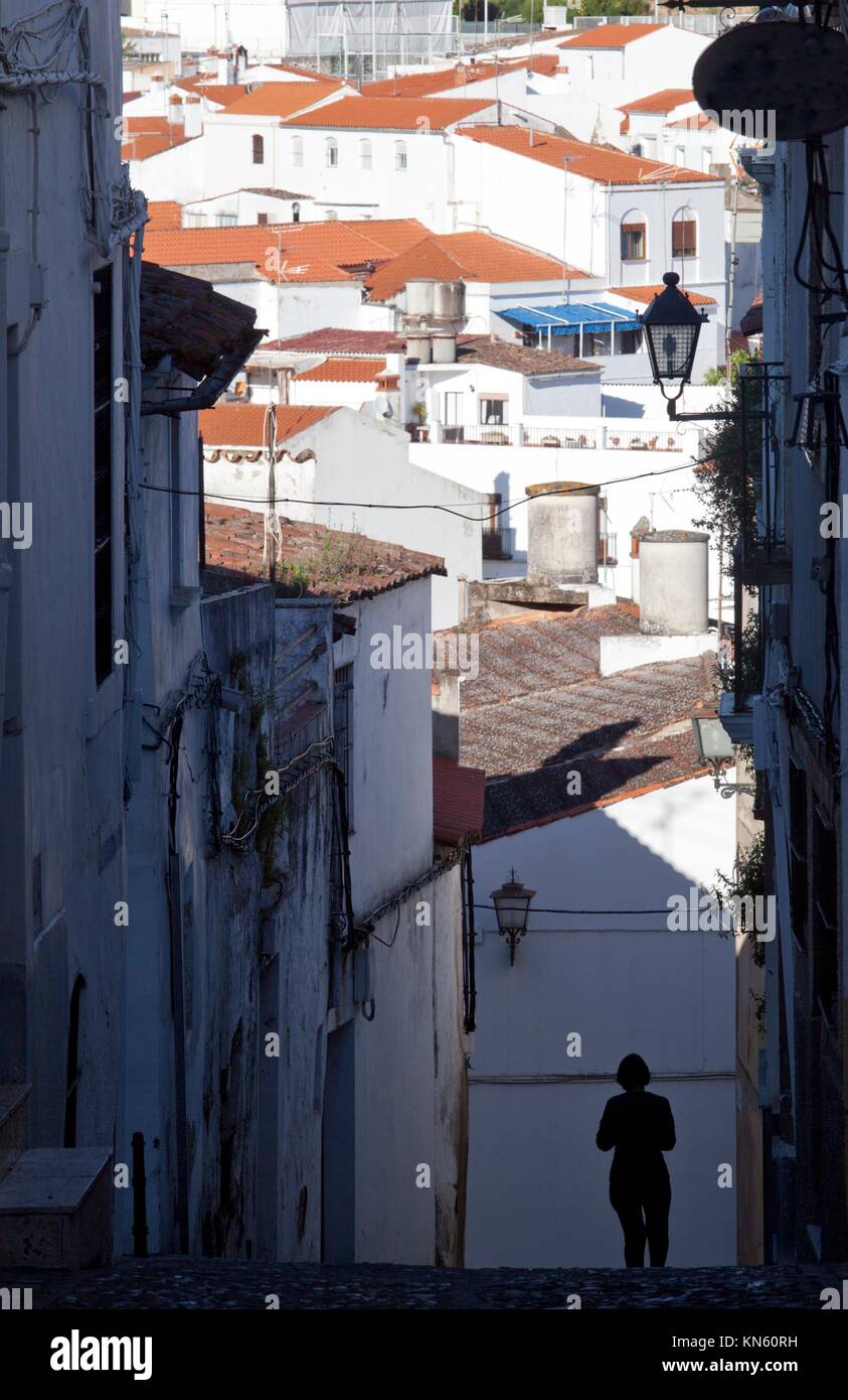 Straßen von Jerez de los Caballeros, Spanien. Berühmte Dorf mit mudejar Türme und Templer Festung. Stockfoto