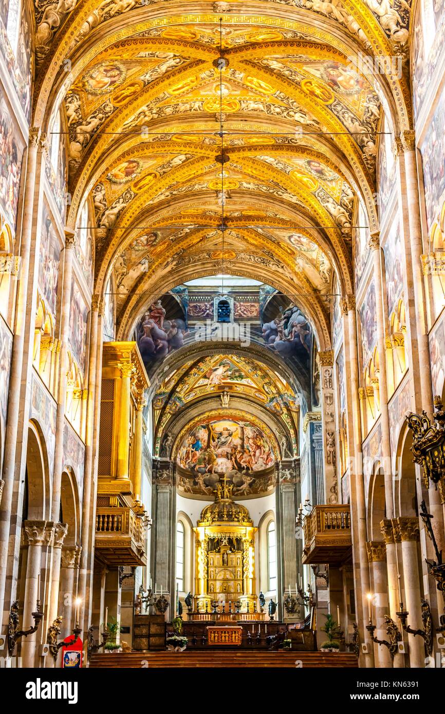 Innenraum der Kathedrale von Parma, Emilia-Romagna, Italien. Stockfoto