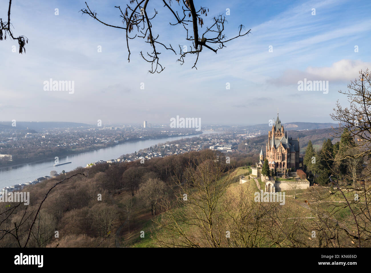 Überblick über Schloss Drachenburg Siebengebirge und den Rhein Bonn Deutschland Stockfoto