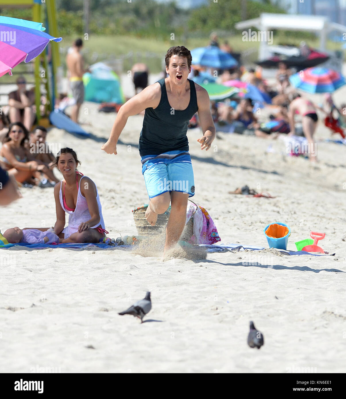 MIAMI BEACH, FL - Mai 08: Akteure Ana de Armas und Meilen Erzähler Film auf der Miami eingestellt von Waffen und Gecken mit Regisseur Todd Phillips am 8. Mai 2015 in Miami Beach, Florida. Personen: Ana de Armas, Meilen Teller Stockfoto